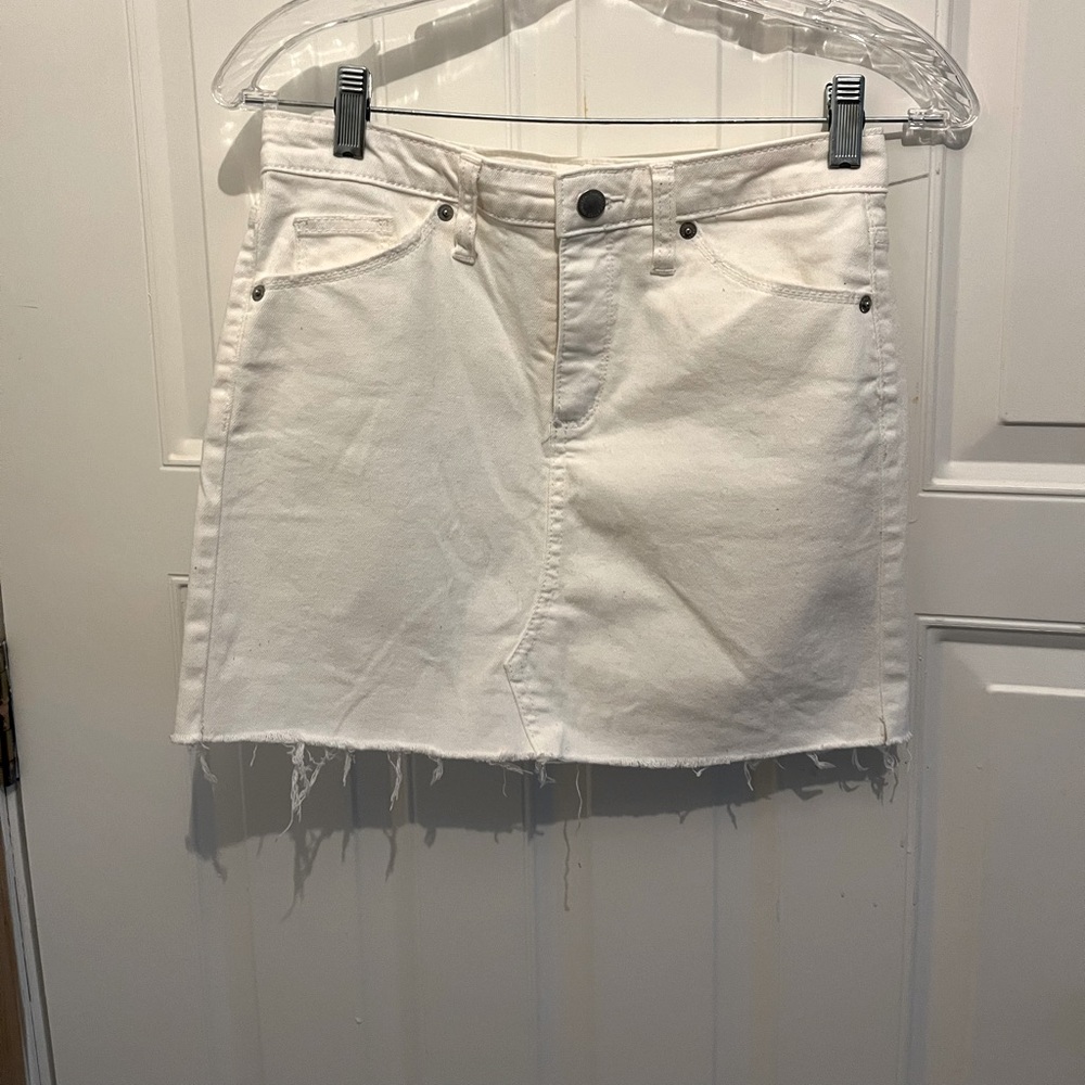 Mini skirt with raw hem